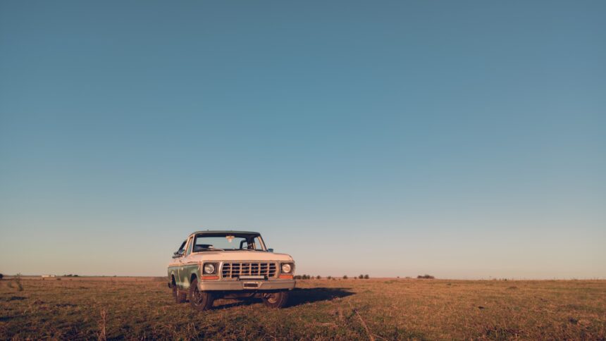 Продажи автомобилей значительно выросли в начале 2025 года: пикапы лидируют