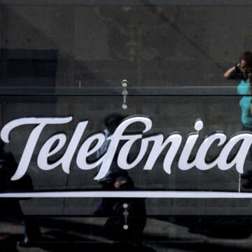 Правительство Аргентины приостановило покупку Telefónica компанией Telecom Правительство Аргентины приостановило покупку Telefónica компанией Telecom