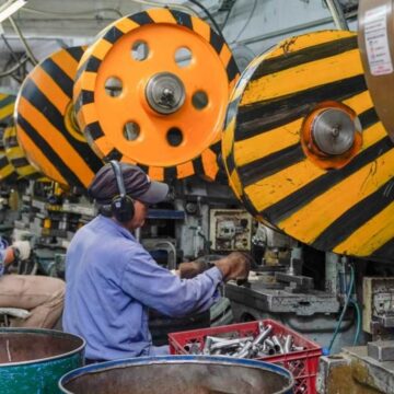 Экономика Аргентины в январе продолжала рости, но сектора восстанавливаются неравномерно