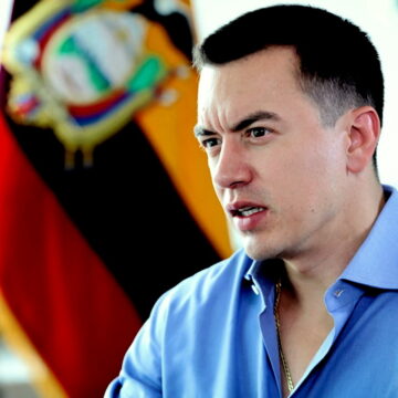 Daniel Noboa foto Isaac Castillo - Presidency press office de Ecuador Даниэль Нобоа переизбран президентом Эквадора: Победа над левыми силами