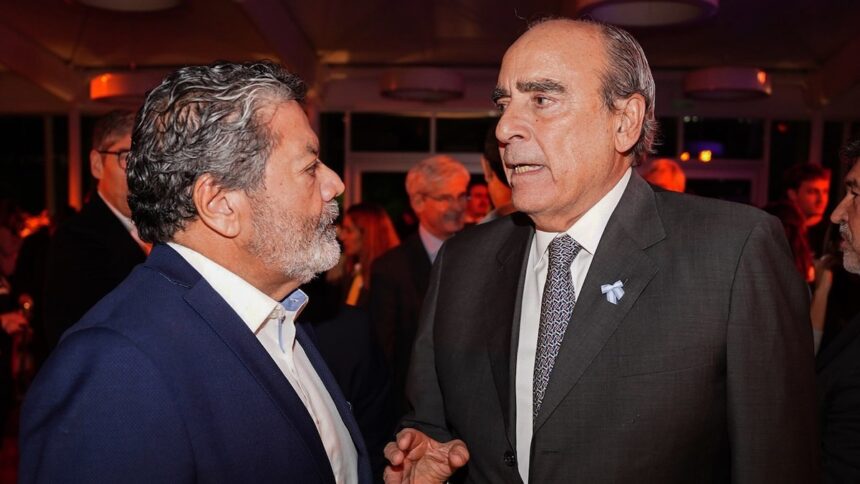 Gerardo Martínez y Guillermo Francos (Foto Franco Fafasuli) Третья забастовка CGT раскалывает профсоюзы: борьба за власть и внутренний кризис