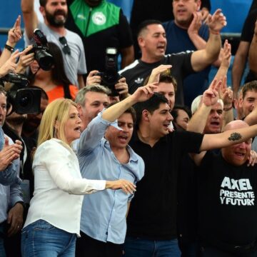 Перонизм на грани раскола: Кристина и Масса призывают к объединению против Милея