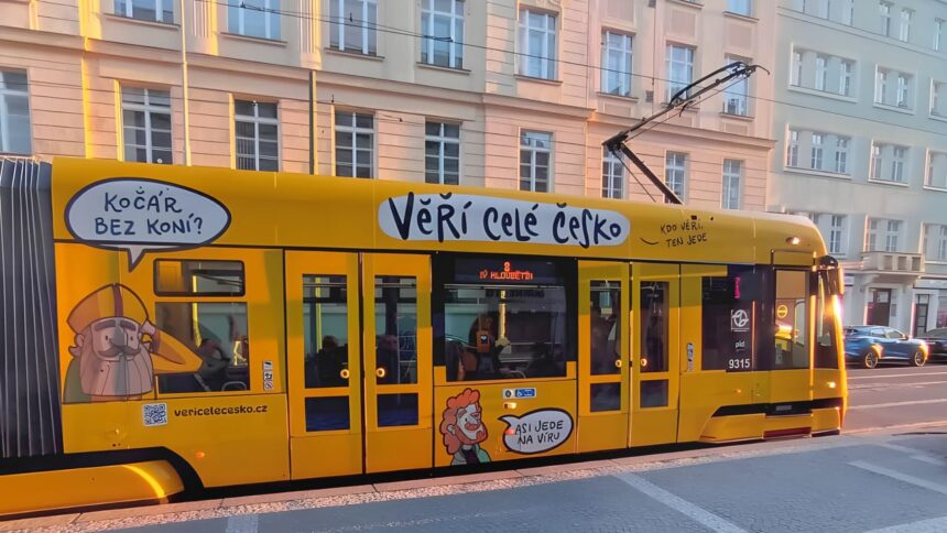 С мая по Праге будет ходить трамвай Кирилла и Мефодия, оформленный в стиле комикса