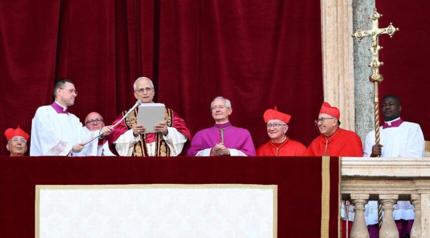 Бруни: первые слова Папы – мир, диалог и забота о человеке