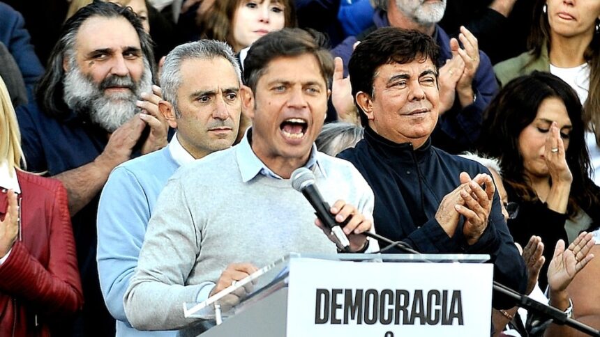 Axel Kicillof en el 2013, frente a la Corte Suprema Кристина Киршнер: кандидат или осужденная? Дилемма перонизма перед выборами