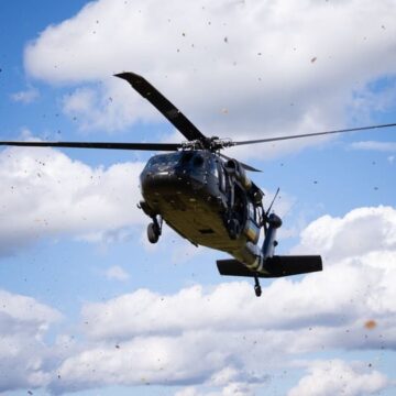 Волонтеры из «Подарка Путину» передали украинской разведке вертолет Black Hawk «Честмир»