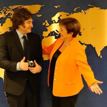 Центральный банк ограничит покупку долларов вопреки рекомендации МВФ