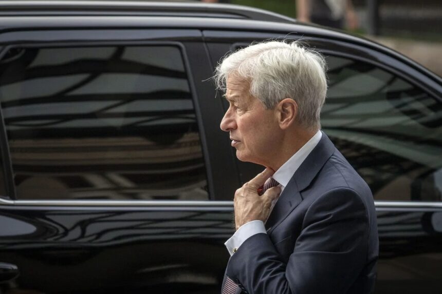 Джейми Даймон возглавил встречу JP Morgan в Театре Колон