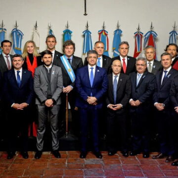 Хавьер Милей созывает 17 губернаторов для переговоров по бюджету 2026 и структурным реформам