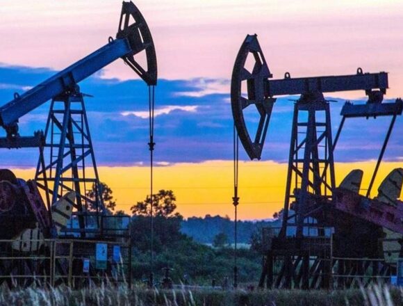 Нефть стабилизируется на фоне возможной приостановки импорта из России в Индию Нефть стабилизируется на фоне возможной приостановки импорта из России в Индию