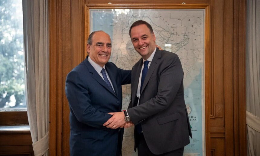 Каса Росада: состоялась официальная передача должностей в кабинете правительства Милея