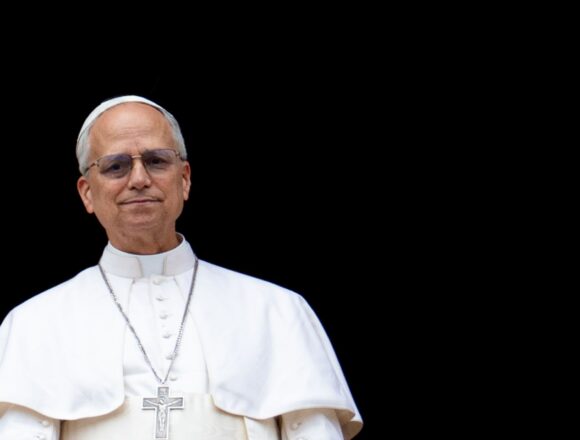 Papa León IV Ватикан угрожает отлучением от церкви традиционалистам, бросающим вызов Римскому понтифику