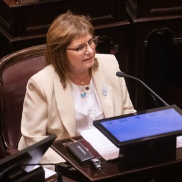 Патрисия Буллрич: «Это историческое событие — принять бюджет без дефицита, несмотря на кишнеристов которые управляли Сенатом как своим задним двором»