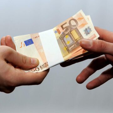 Блокировка карт и счетов для граждан РФ и Беларуси в ЕС: последствия 19-го пакета санкций