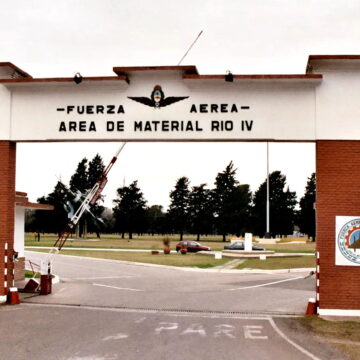 Милей возвращается в Кордову, на церемонию прибытия истребителей F-16