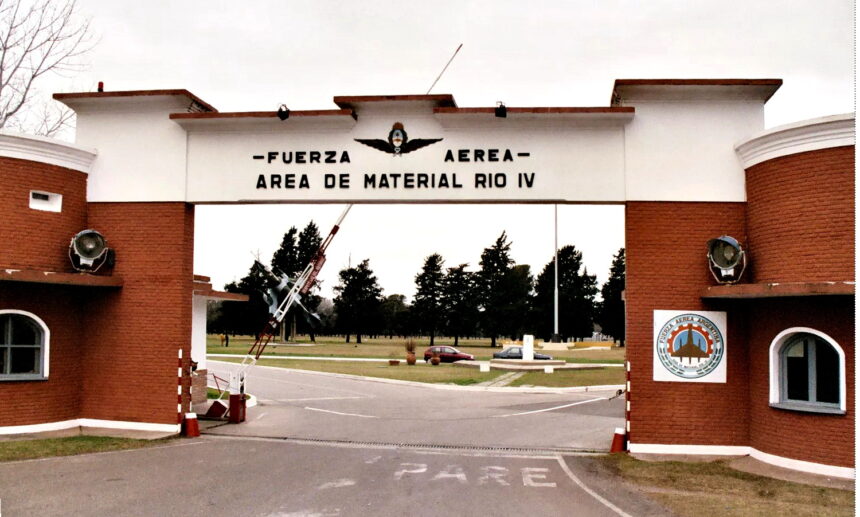 Милей возвращается в Кордову, на церемонию прибытия истребителей F-16