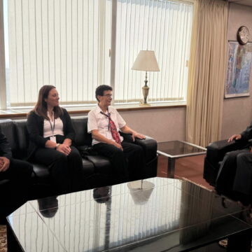 Подписание договора о безвозмездной передаче ортопедических кроватей региональной больнице «Enfermeros Argentinos»