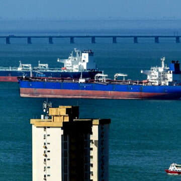 фото REUTERS-Isaac Urrutia Венесуэла остановила поставки нефти в Китай, компания Chevron единственный экспортный канал