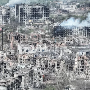 Четыре года войны России против Украины: стойкость, трансформация и глобальные последствия.