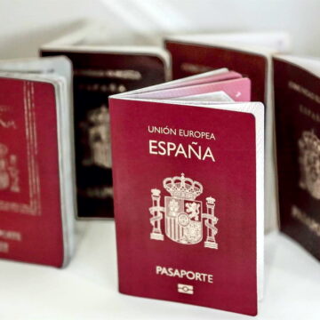 Испанское консульство предупредило о возможных серьезных задержках в связи с подачей более 645 000 заявлений от аргентинцев, желающих получить гражданство.