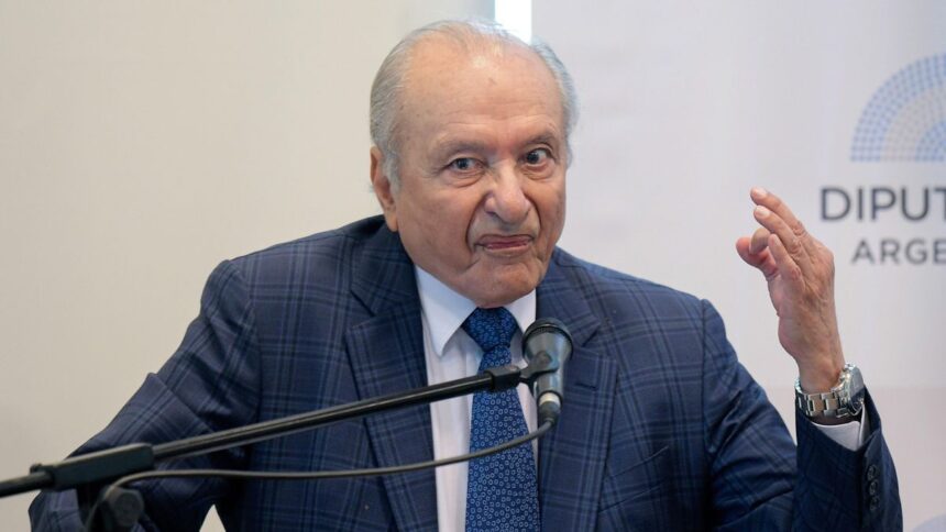 Эдуардо Менем будет получать пенсию 41 миллион песо в месяц, после вынесения решения суда