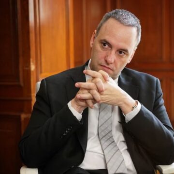 Декларация Адорни: недвижимость, наличные и счёт в США